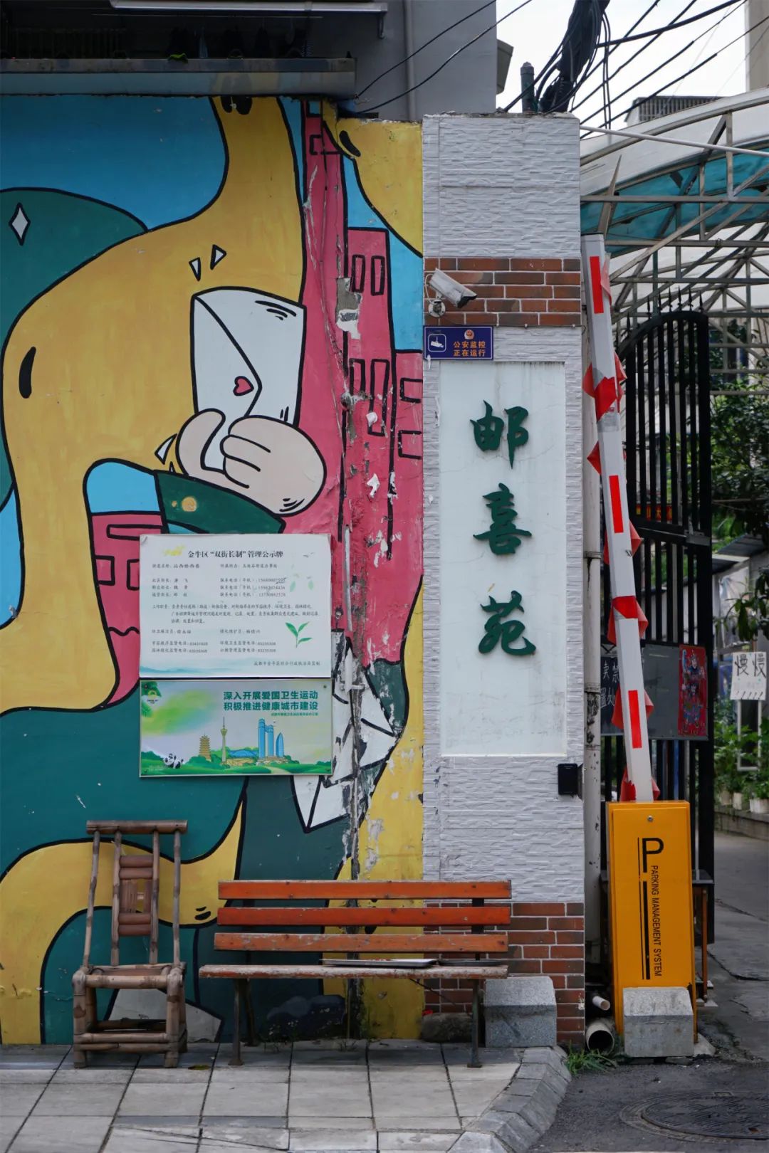 穿越五块石的百米窄巷，打开铁半城的光