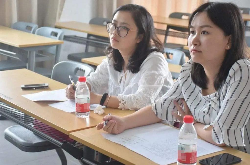 适合女生选择的四大专业,就业率高且发展好,报考的学生有眼光