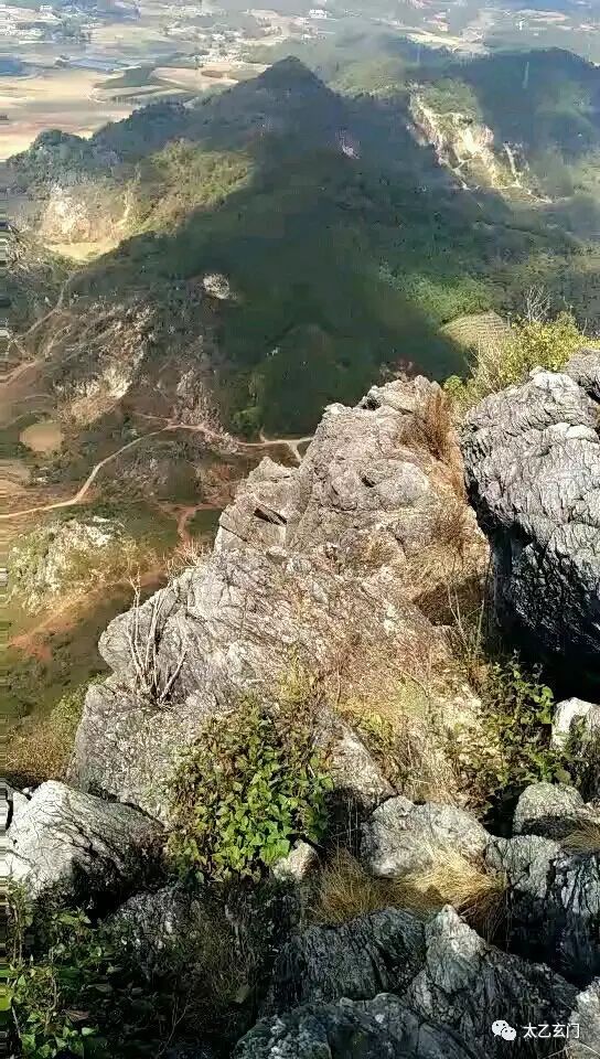 攀普洱天壁山之西门崖子：一日凌云出，群山齐失自高心