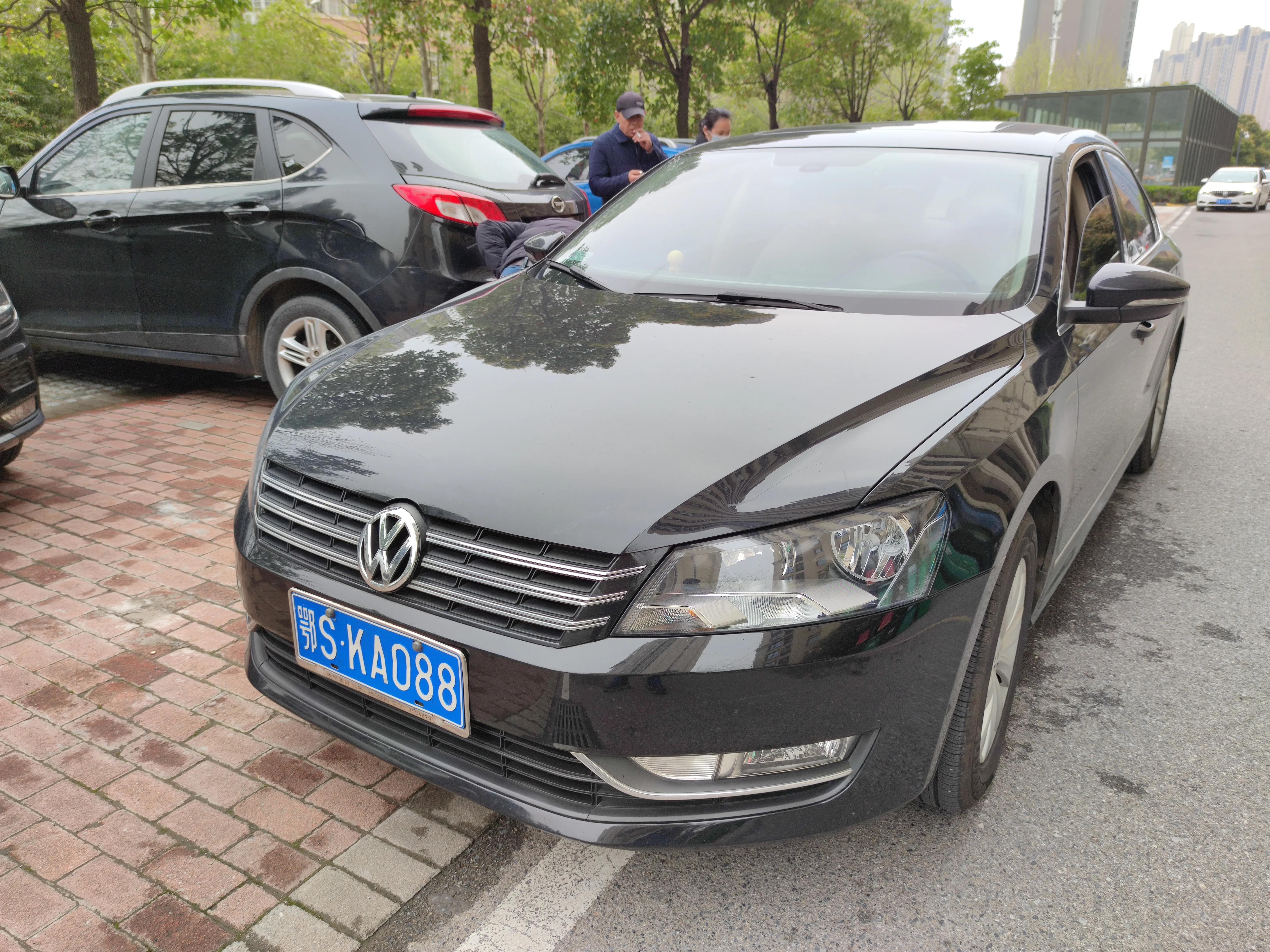 8年的爱丽舍怎么样,12年的帕萨特油耗多少