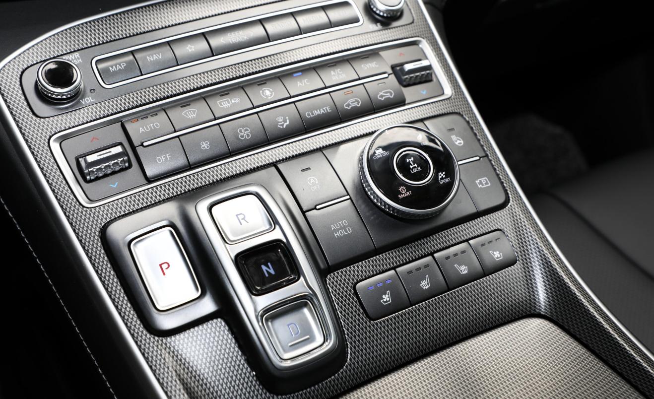 新胜达降价了多少,新胜达改中控大屏