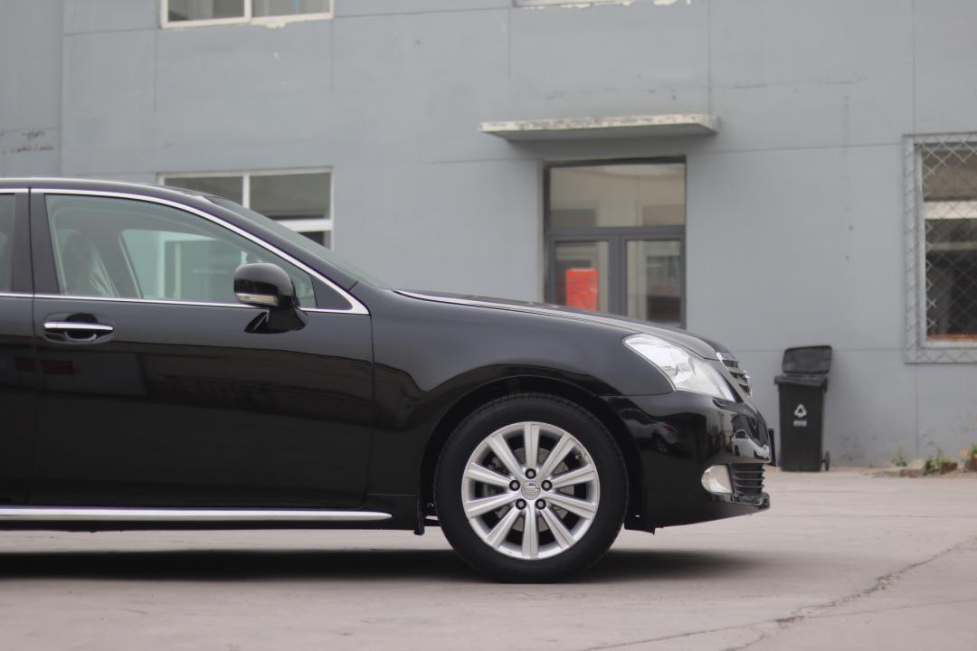 皇冠3.0经典老车翻新复活视频,13代皇冠全车翻新泉州地区