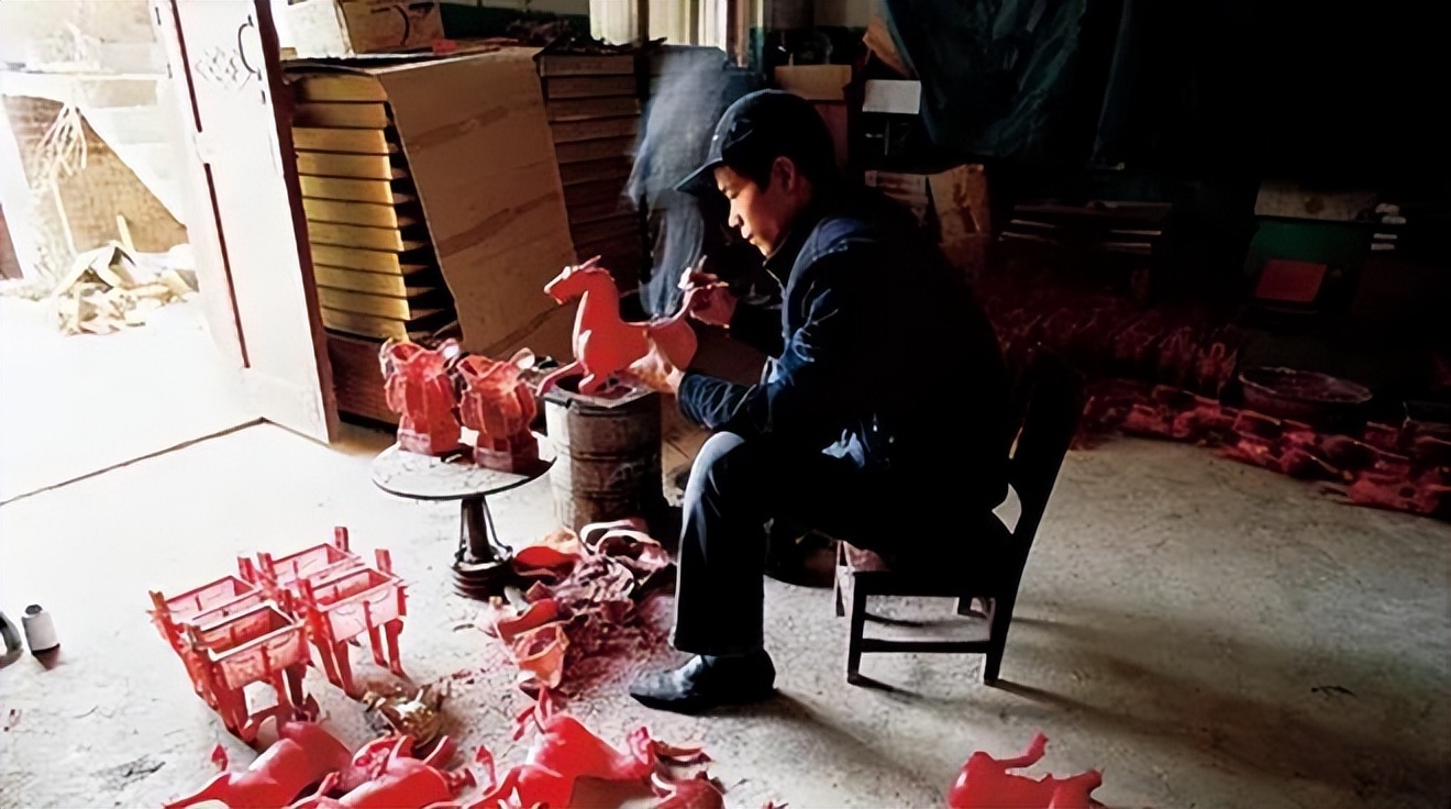 河南老汉靠造假发财,河南老汉造假一年赚1亿多