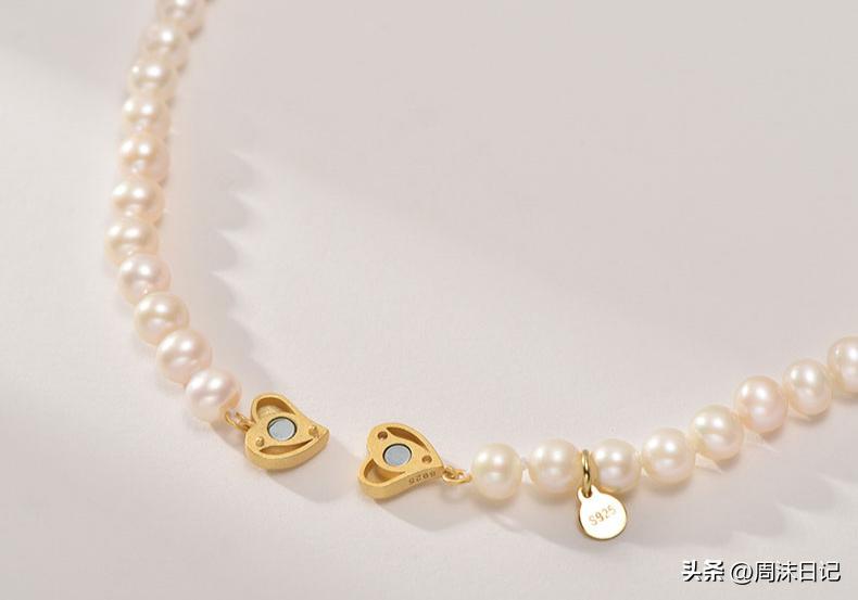 一生一条珍珠项链年轻时髦,女人一生必须要有条珍珠项链