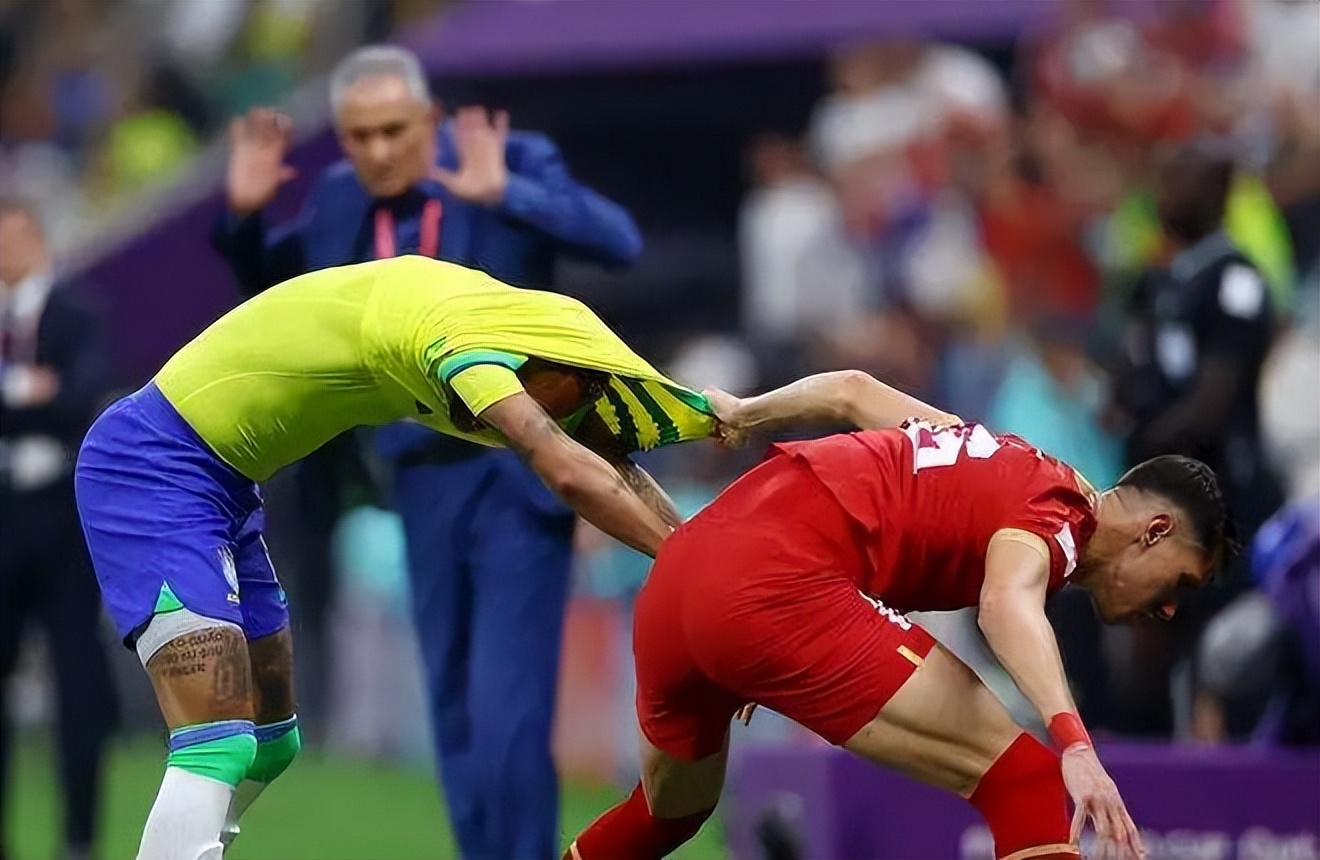 世界杯内马尔被踢了多少次,世界杯内马尔被针对视频