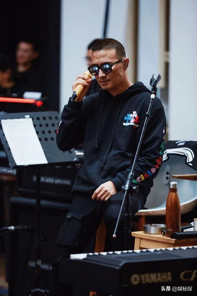 汪峰现在怎样了,年轻时候的汪峰现在怎么样了