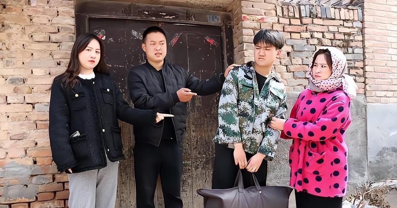 退休金被亲家盯上了？改口之后的真相让我感到心酸