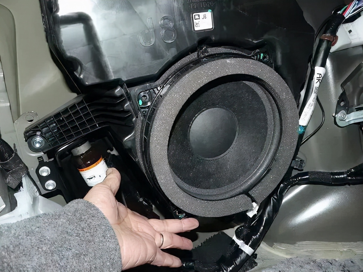 换掉原车JBL音响，丰田兰德酷路泽300升级声丽创音扬声器