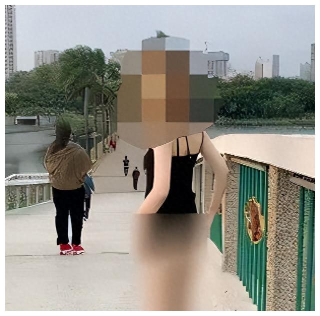 下身几乎全裸无下限!广西女子在多个地标处拍“不雅照”辣眼睛