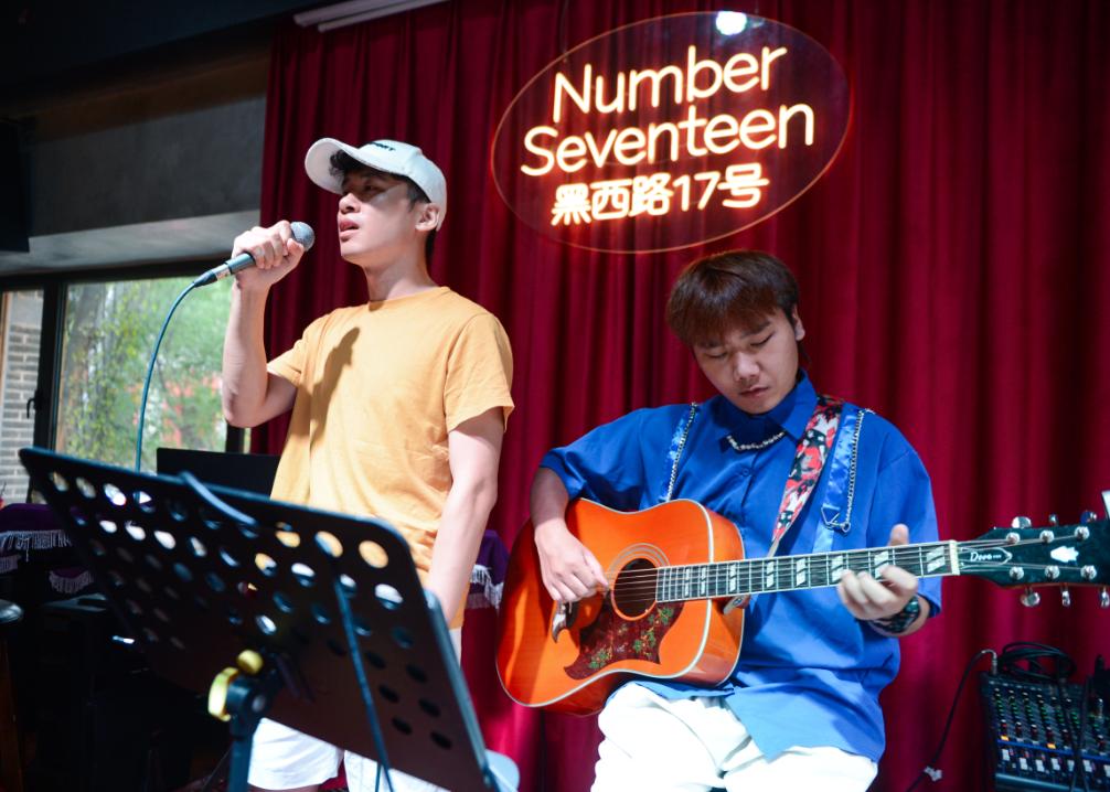 从“江湖”到酒吧,我一天穿越了古今!