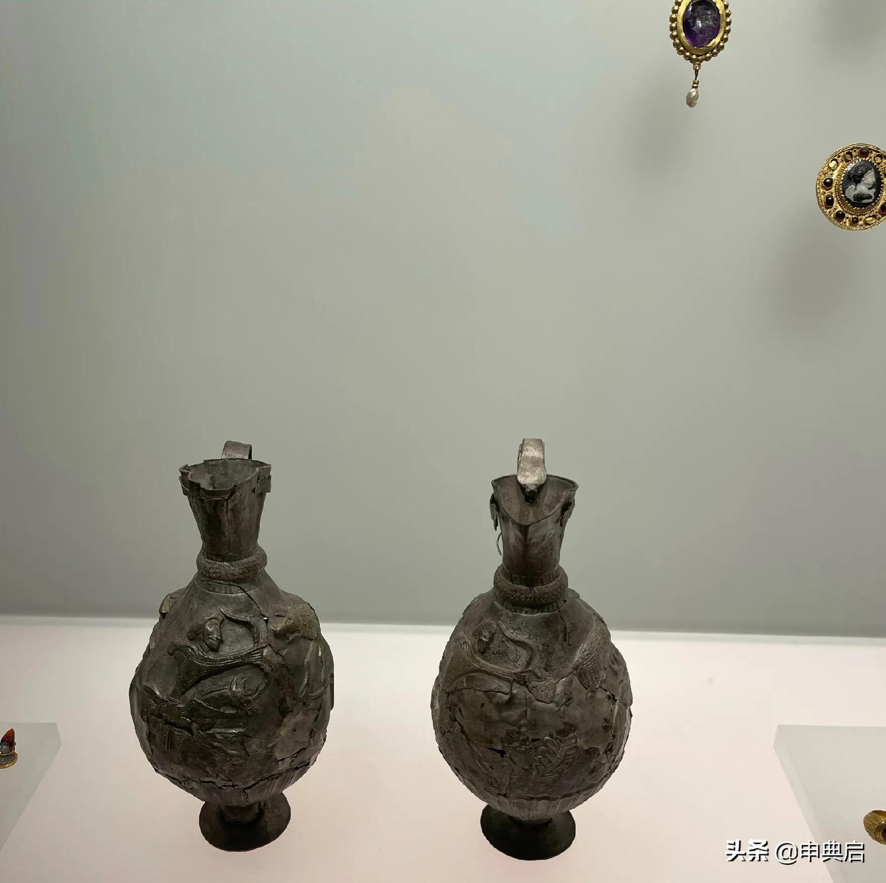 带小花园的目前看到最豪华墓地在格鲁吉亚，人均土地资源相当丰富