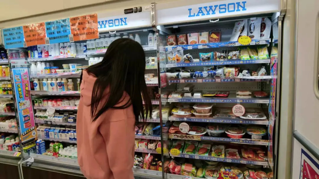 “咂咂嘴”就是上万亿！Z世代零食偏好催生超级市场，宁波商家如何投其所好？