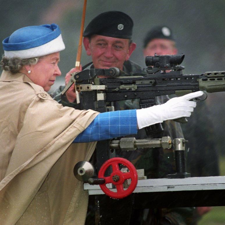 九十六张照片回顾英国女王的一生 (96张图看完英国女王的一生)