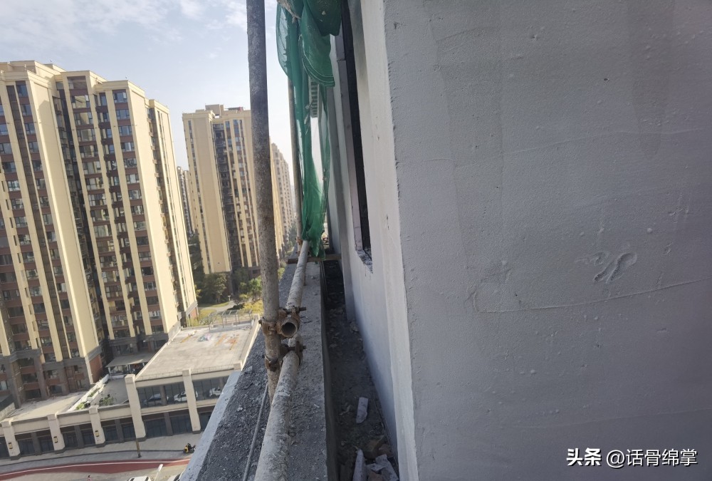 楼顶上加盖房屋,楼顶加盖房主竟如此辩解不能忍