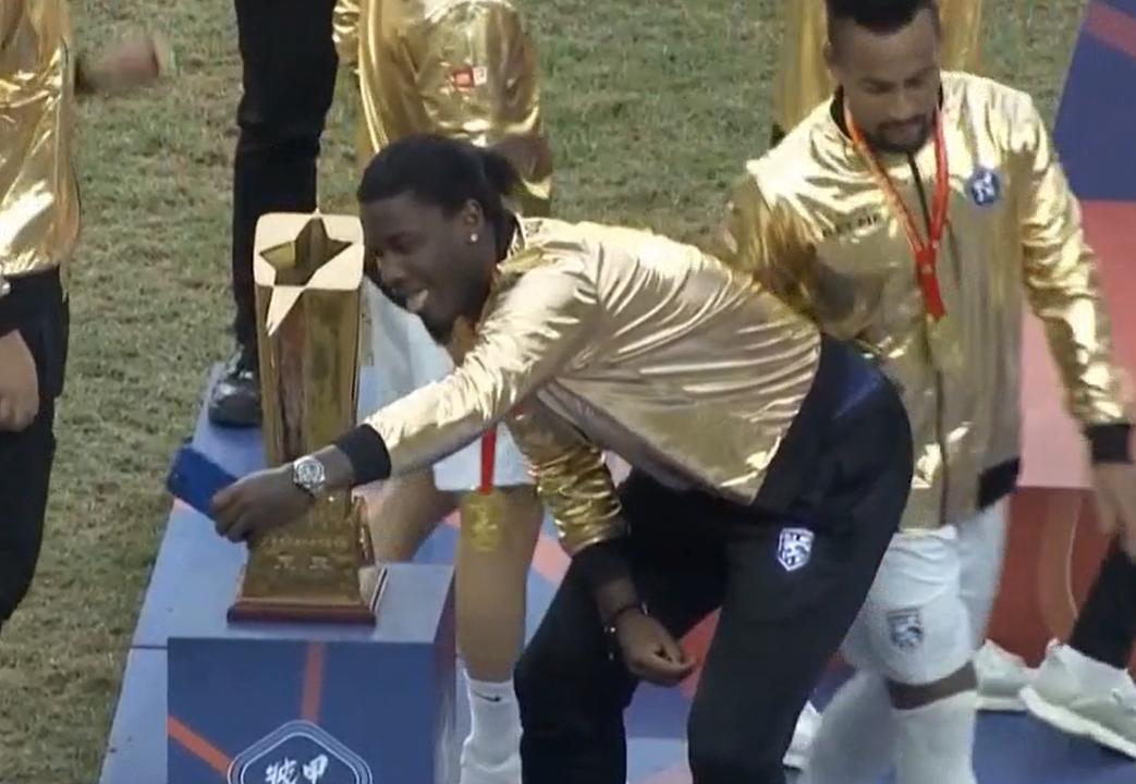 武汉三镇中甲夺冠,武汉三镇中甲冠军颁奖典礼