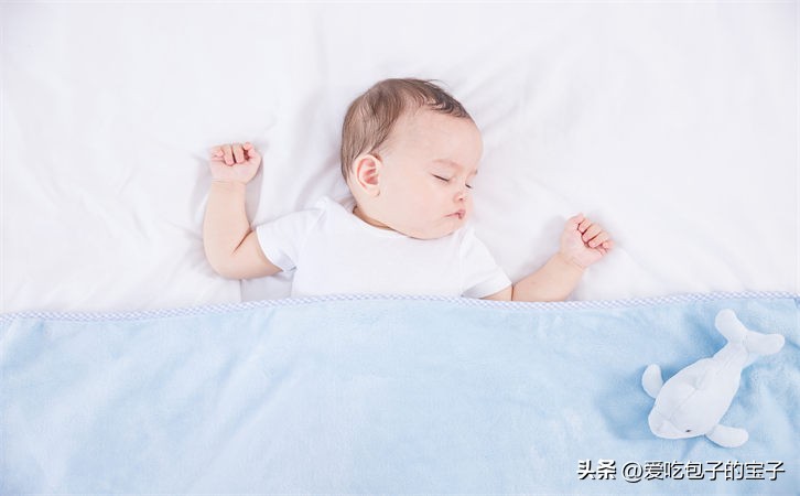 新生儿头睡变形了？别慌！青岛禧月荟告诉你这么做