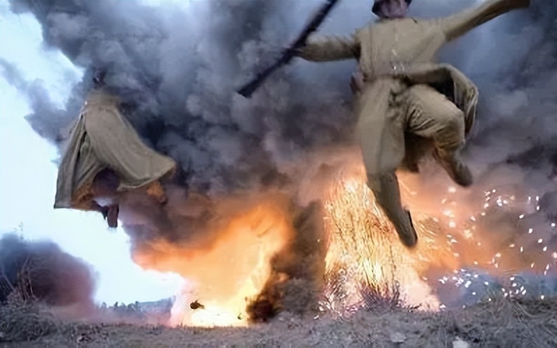 抗战时,一村长混入日军炮楼,发信号后才发现,接应部队还没上来