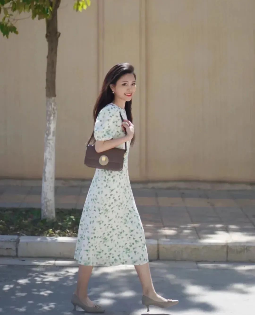 适合穿裙子的运动鞋牌子和款式,夏天穿什么鞋好看又显身材