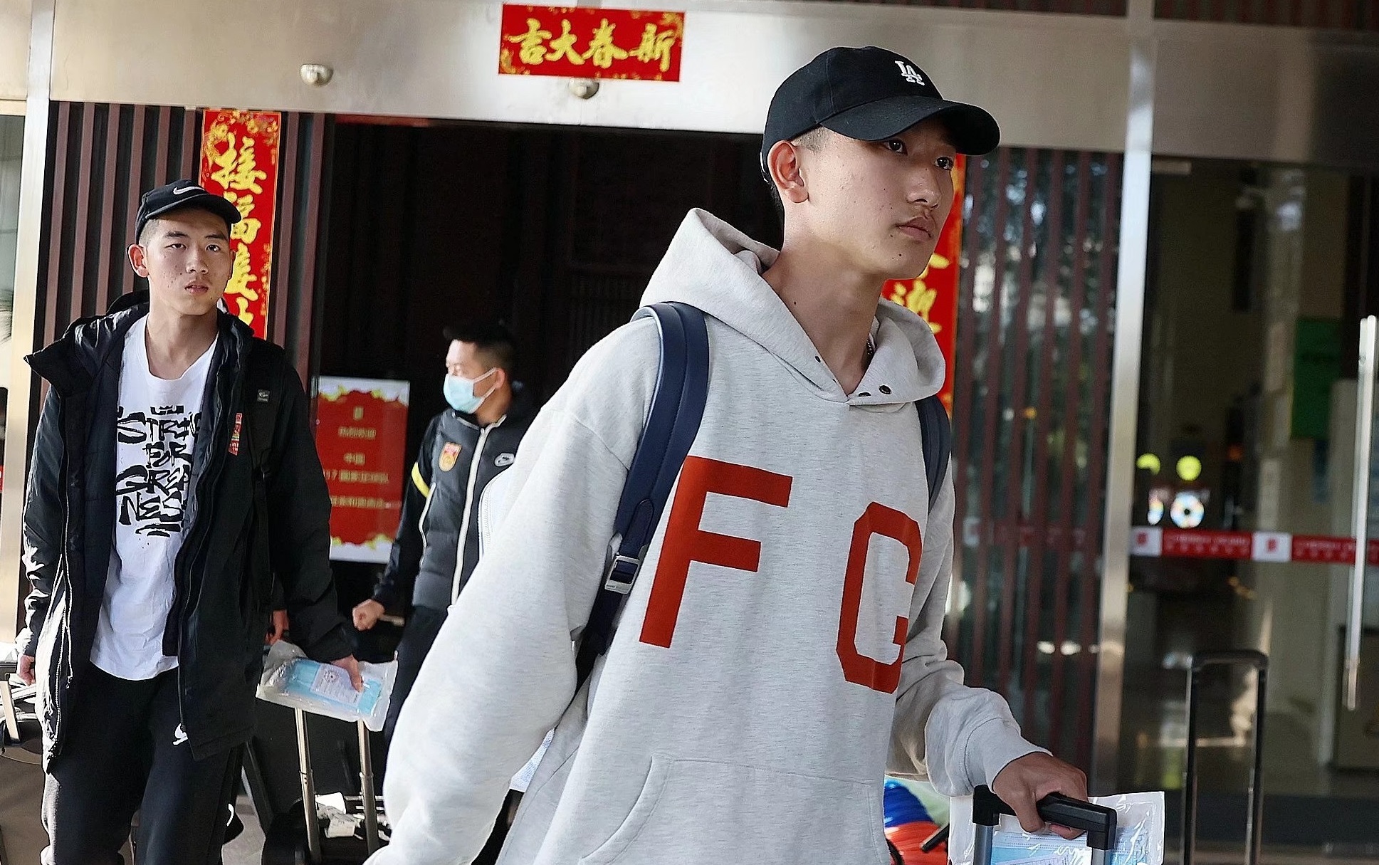 u17国足集体剃寸头,u17国足vs澳大利亚杨晨