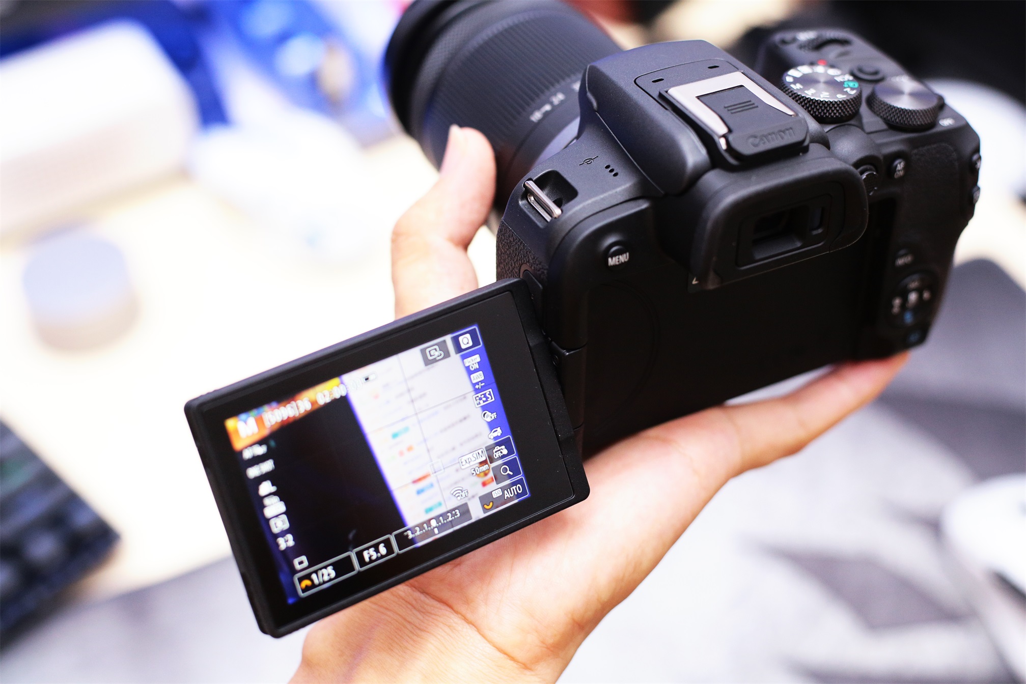 5d3跟r10拍照画质对比,单反佳能5d3值得入手吗