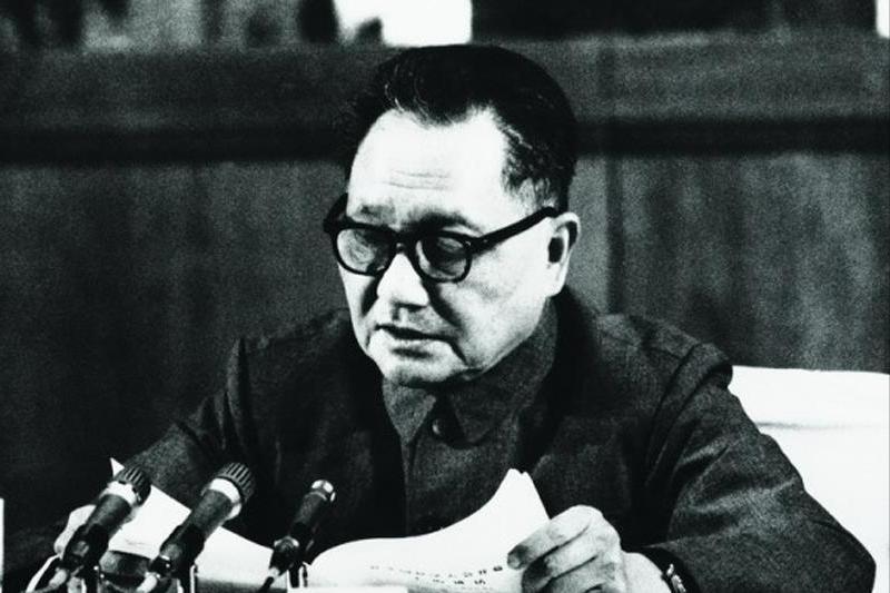 公安部长上交*小平邓**一份报告，邓公看后直言：这根本解决不了问题