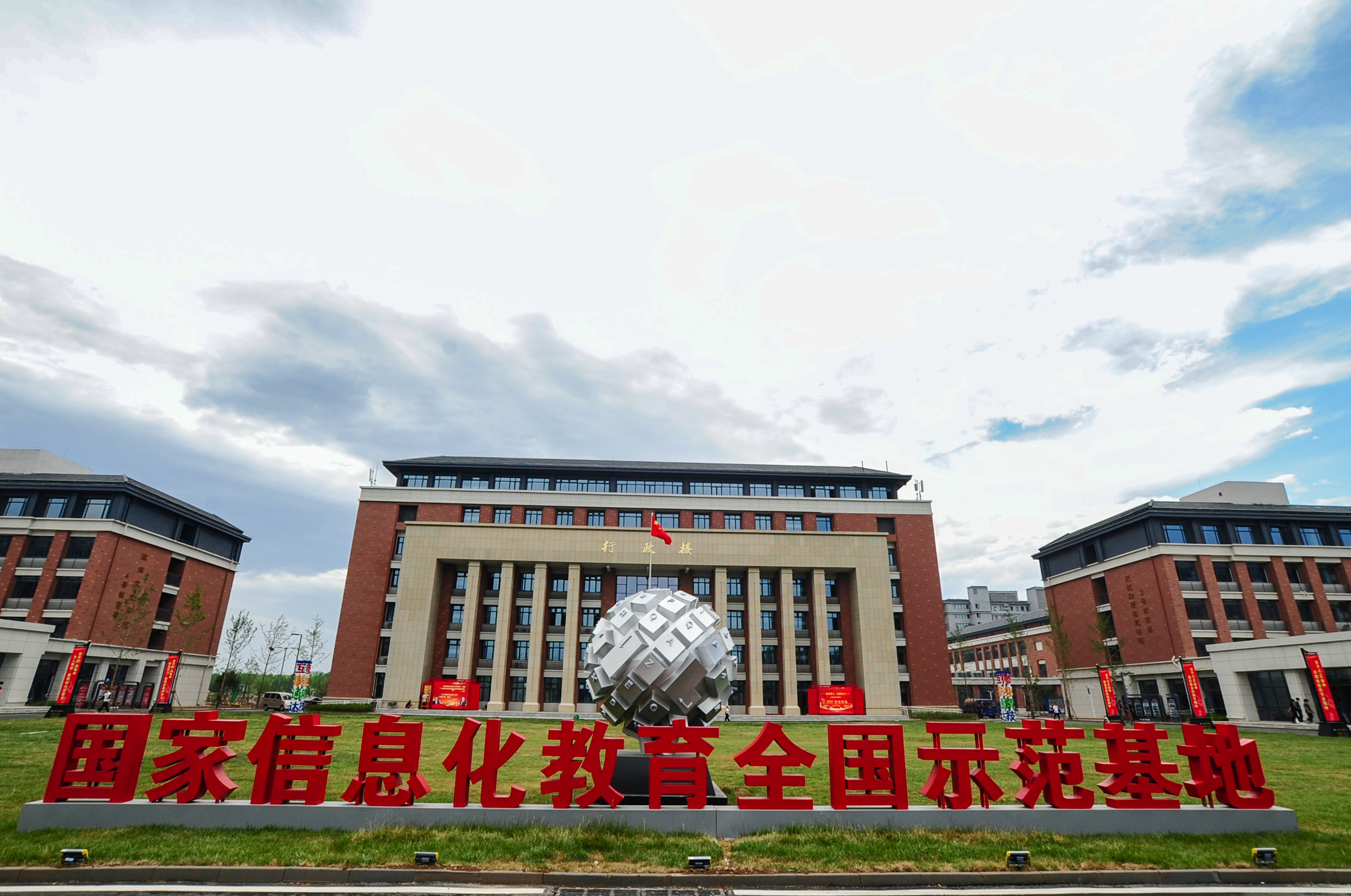 初中毕业想学计算机应该怎么学,孩子初中毕业想学计算机怎么办