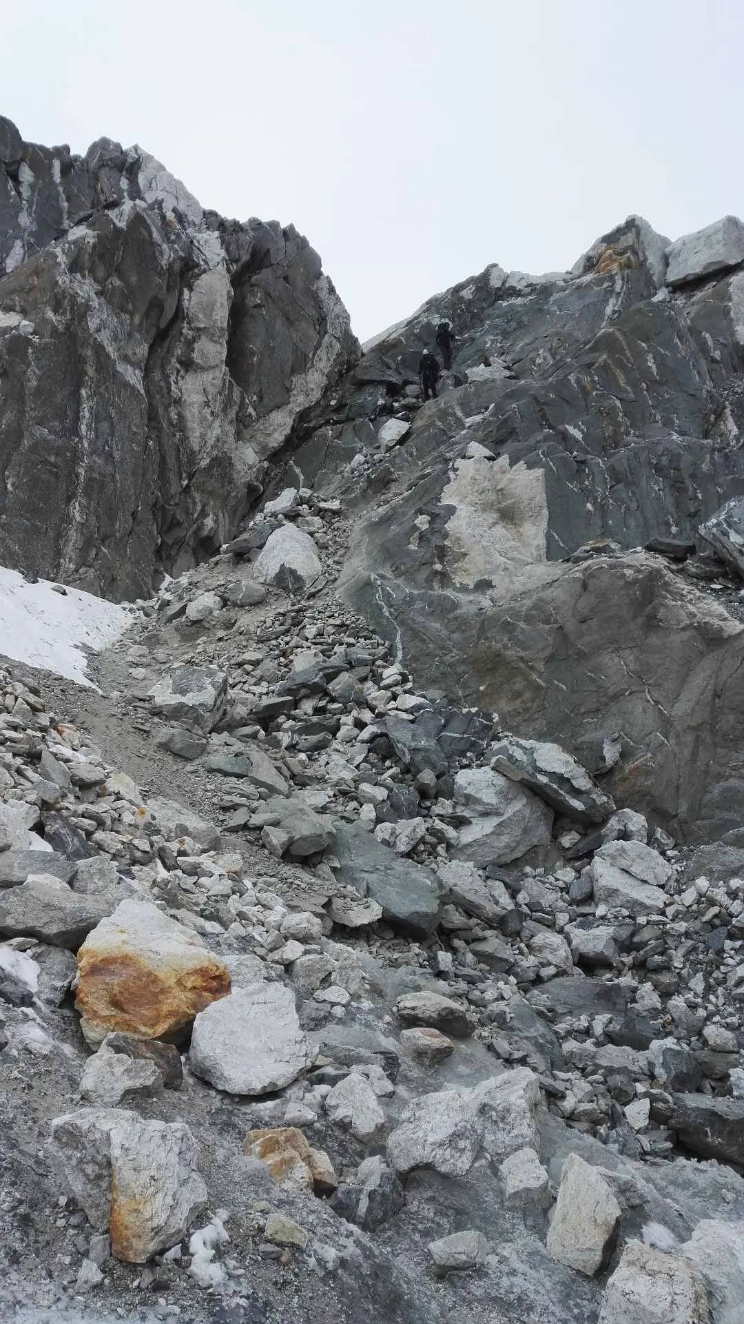 想去登珠峰感受什么,攒钱去旅行到底值不值