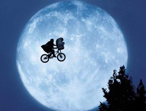 外太空的莫扎特才华不减当年,莫扎特莫名其妙的笑声