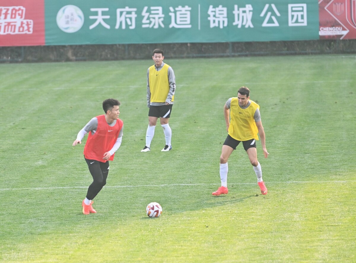 成都蓉城正在韩国集训,会是2023中超联赛赛场上的一匹黑马吗?