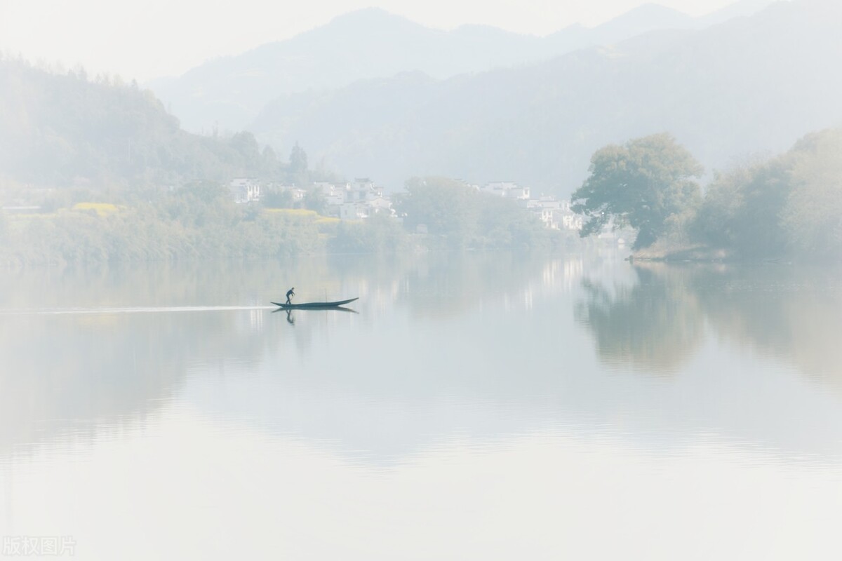 妇人说她的宝贝儿子掉进下水道，他不顾自身危险，赶紧跳下去救