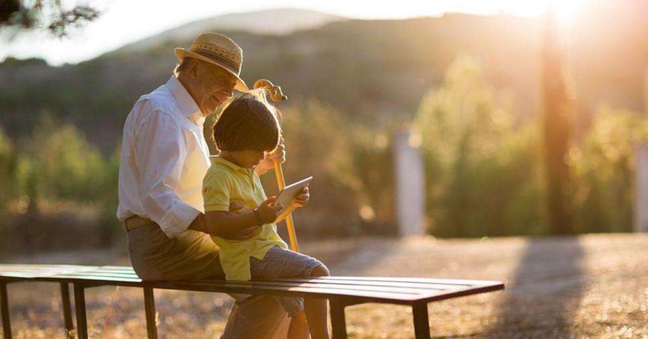 爷爷奶奶亲还是兄弟姐妹亲,姥姥姥爷亲还是外公外婆亲