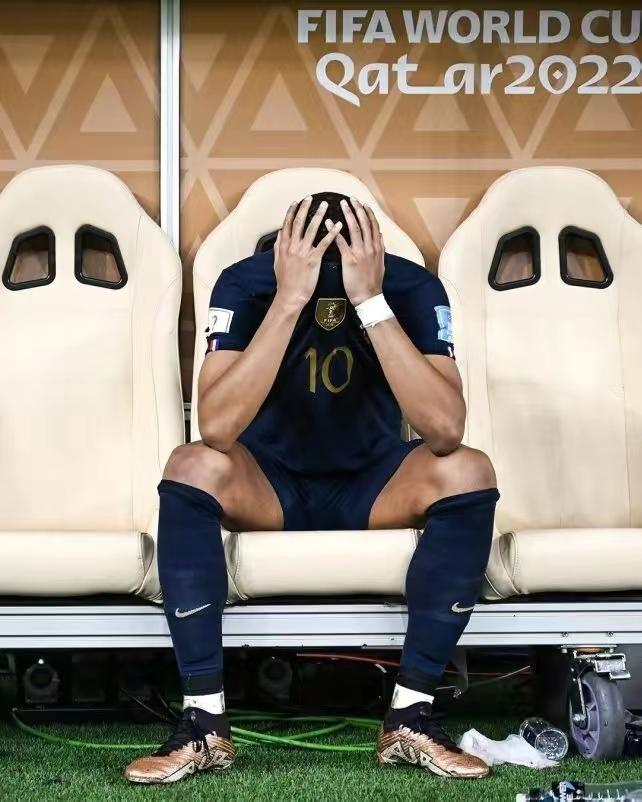 世界杯现场梅西的女球迷,世界杯梅西夺冠时刻球迷