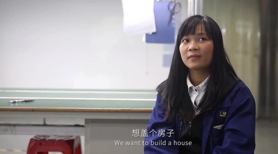 20岁小伙在工厂流水线,小伙在工厂上夜班坚持七年