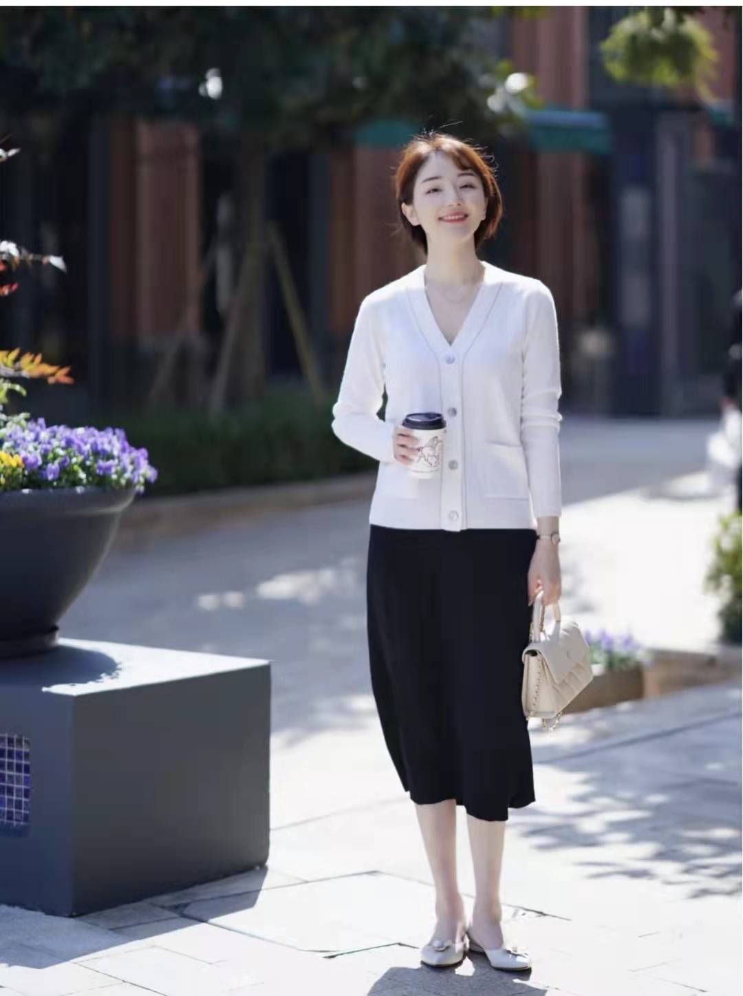 杏色针织开衫配什么内搭图片,针织开衫外套配什么衣服好看