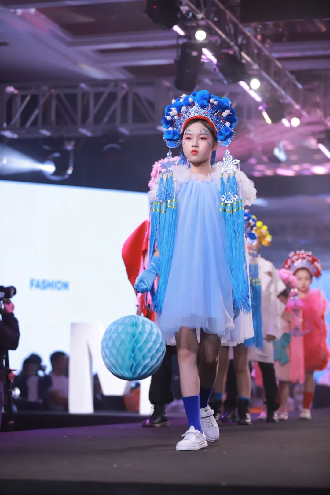 2021年国际模特时装秀,时装周2019少儿模特大赛