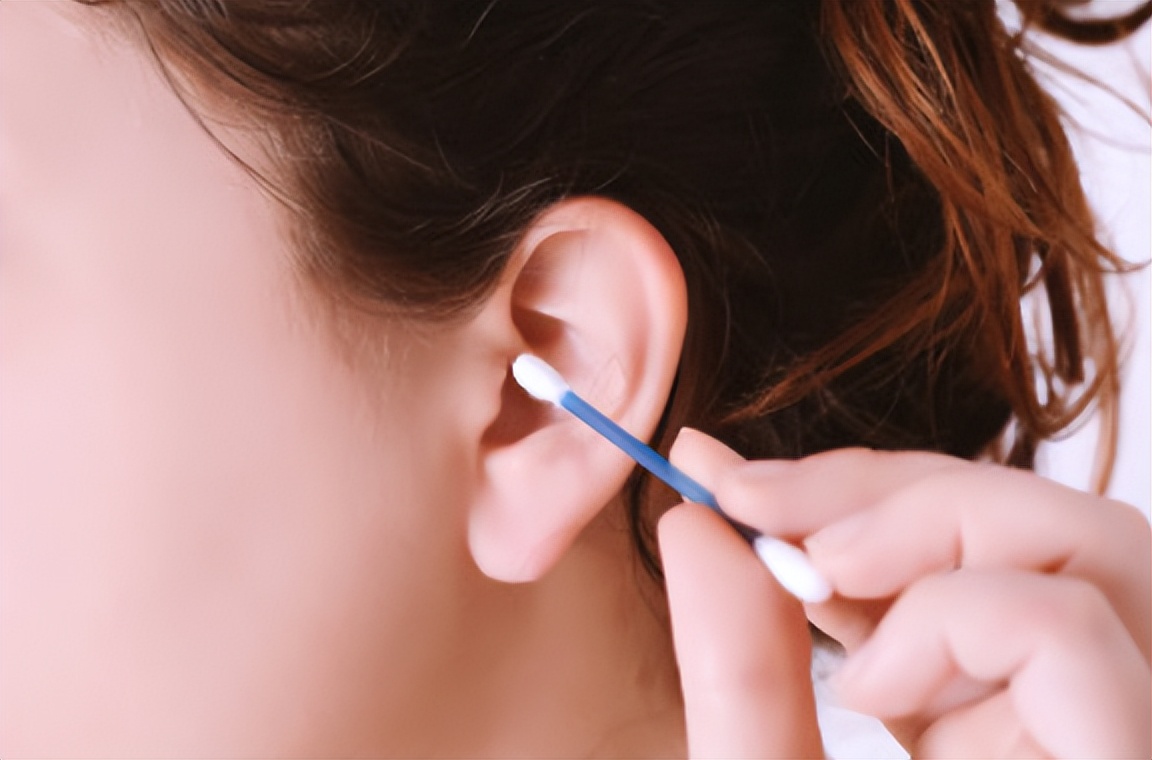 耳朵痒一掏就流水有臭味用什么药,耳朵老是痒天天都要掏怎么回事