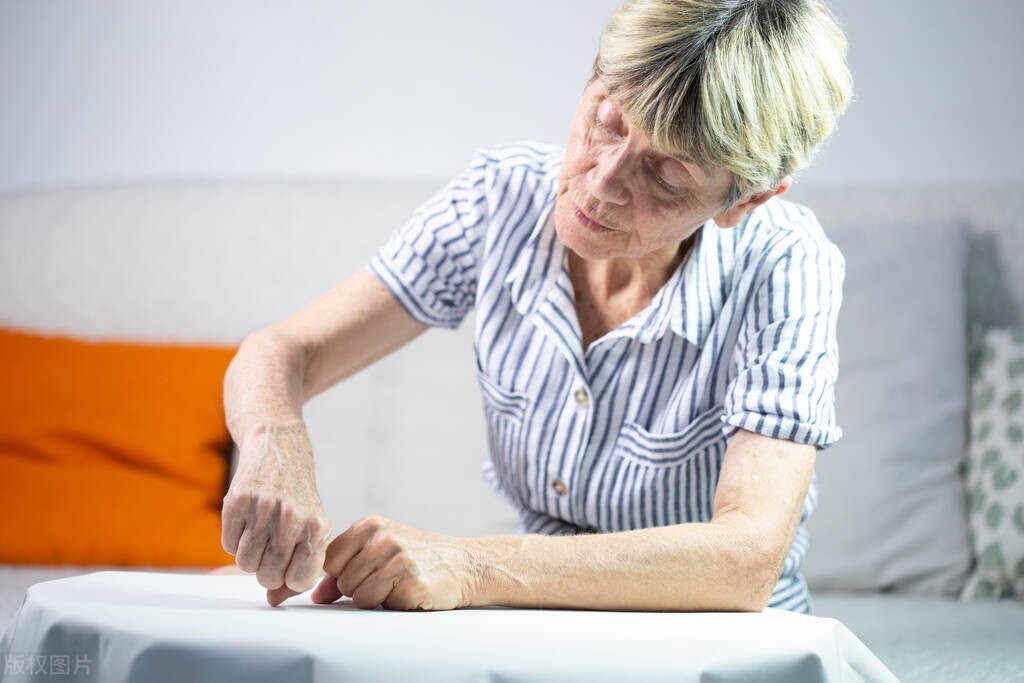 康齿灵牙膏加白醋祛老年斑的方法,小苏打牙膏与开肤乐能治老年斑吗
