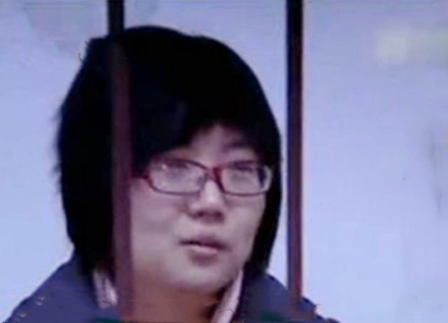 2009年，女毒贩为爱拒供黑人男友，被判死刑后哭着向父母表示忏悔