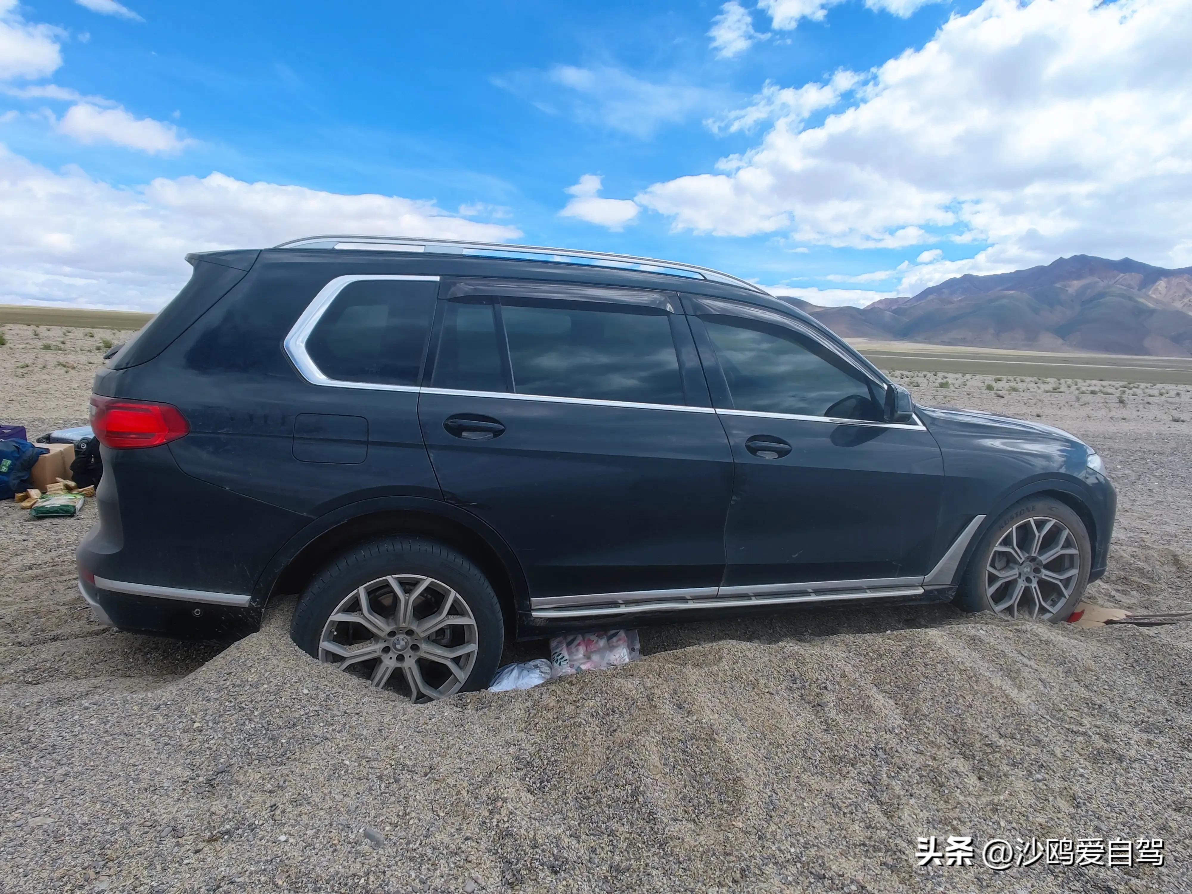 自驾四进*藏西***疆新**第12天:人在囧途:当惹雍措圣湖边陷车,轮胎鼓包