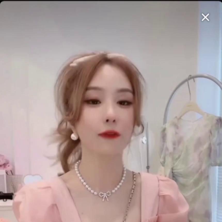 2023年夏季新款法式高级感方领气质连衣裙女泡泡袖收腰...