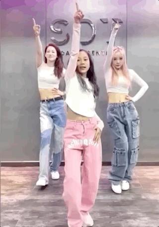 甜馨现在的发型,小甜馨发型美出新高度