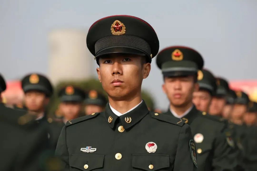 新兵授衔仪式最新照片,新兵下连授军衔什么时候开始的