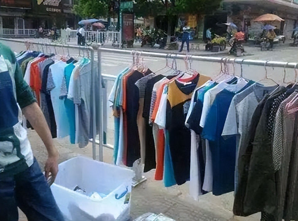 路边摊的衣服很好看可是不敢买,路边摊品牌衣服怎么这么便宜