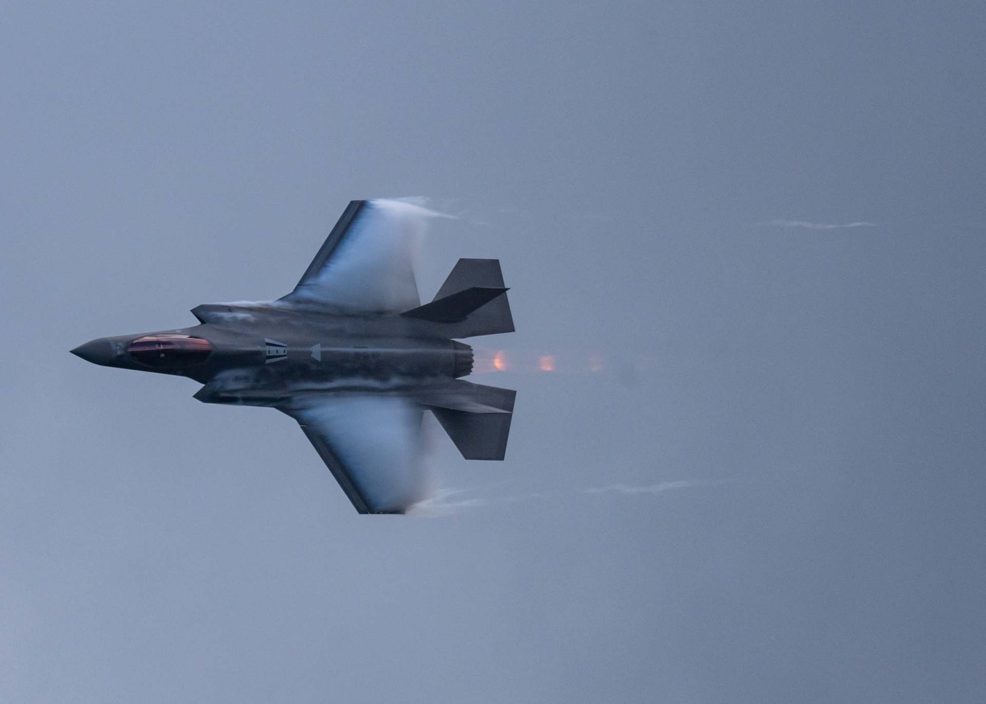 f35超强机动性垂直爬升,f35战斗机机动性