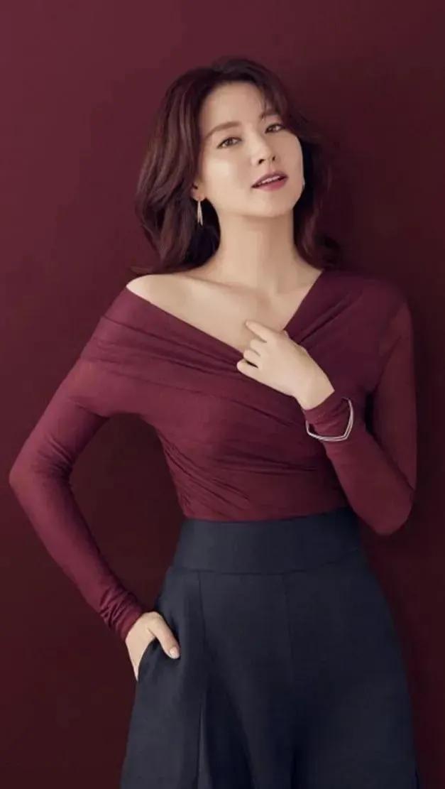 韩国演员李英爱的爱情,韩国演员李英爱的丈夫是干啥的