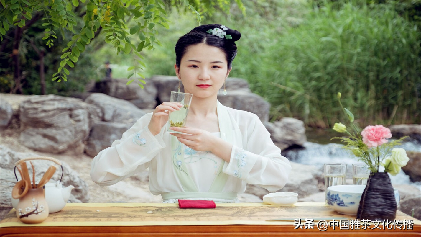 世事浮华岁月喧嚣,岁月如歌谁与共浮华若梦