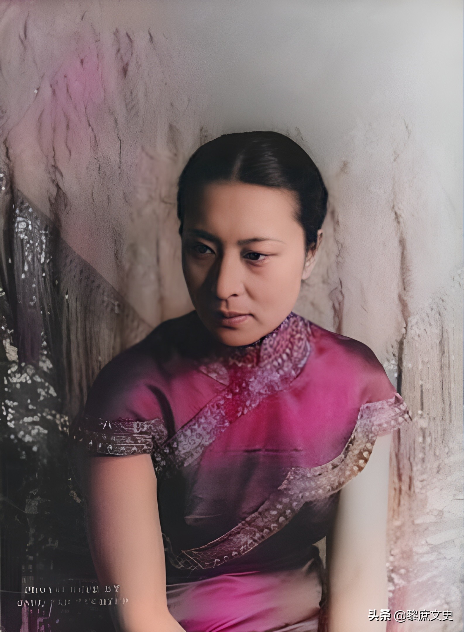 飞天名媛：她两次婚姻皆失败，66岁死在浴室，人生为何极其圆满