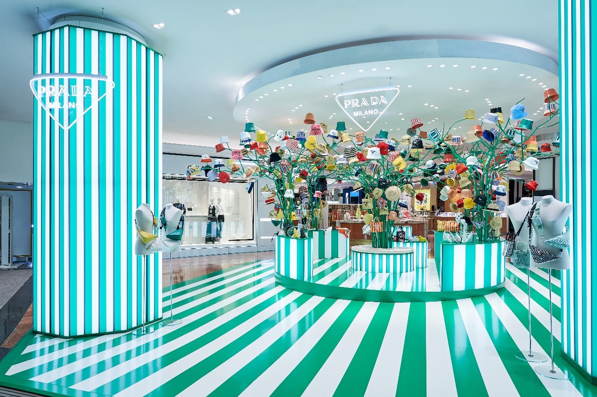 pradatropico快闪店,prada夏季新款黑白条纹风