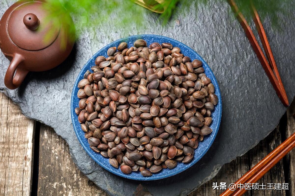 长口腔溃疡和脸上长痘痘吃什么好,口腔溃疡长痘是虚火还是实火