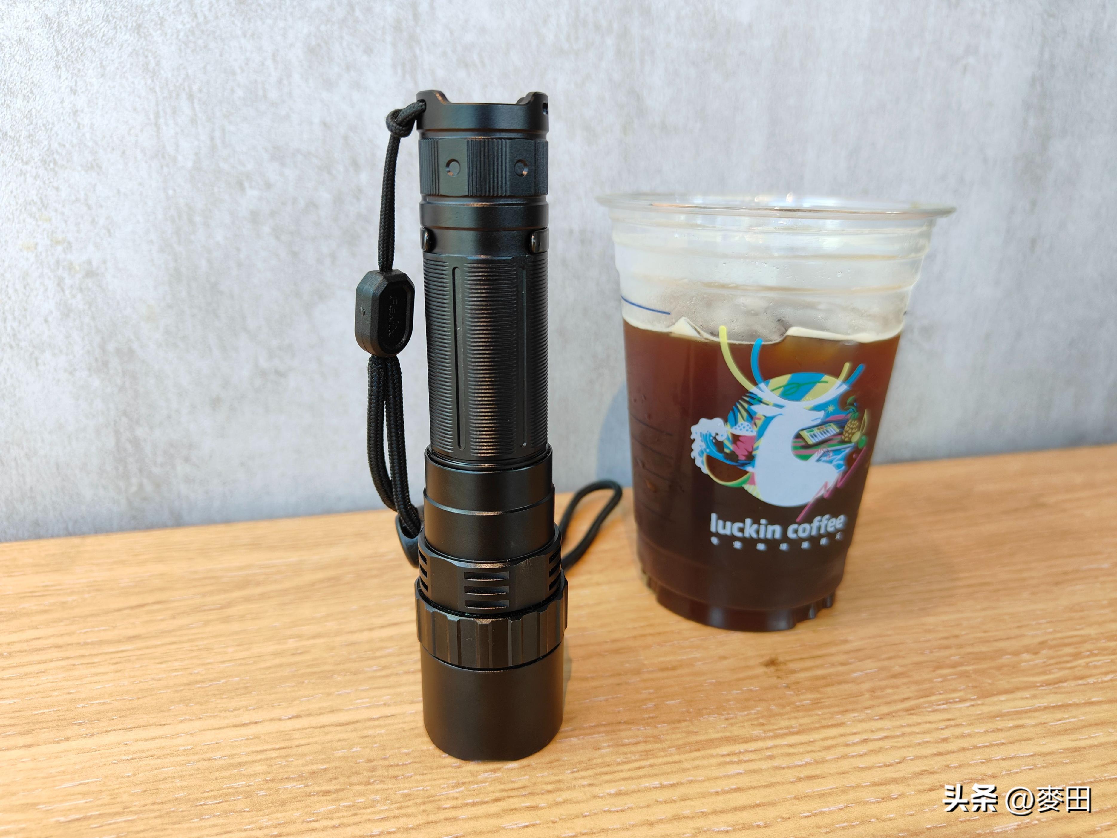 户外照明我选Fenix,菲尼克斯强光远射手电PD40RV3.0体验分享。